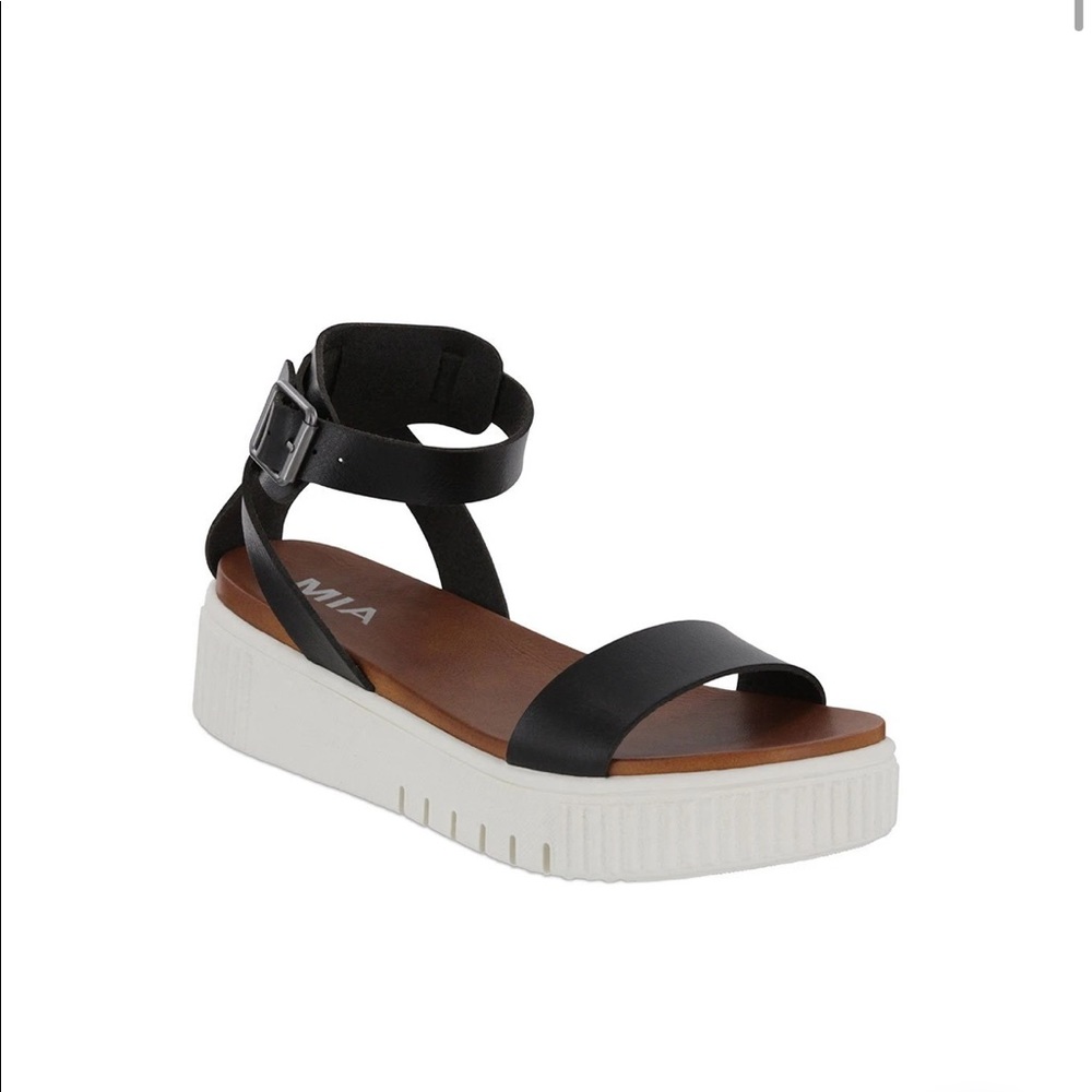 MIA Shoes Rina Size 9